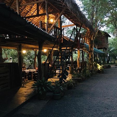 Tree House Hostel Sigiriya Exterior foto