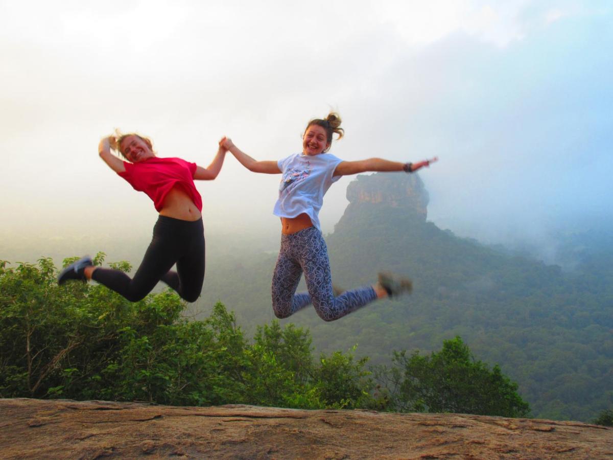 Tree House Hostel Sigiriya Exterior foto
